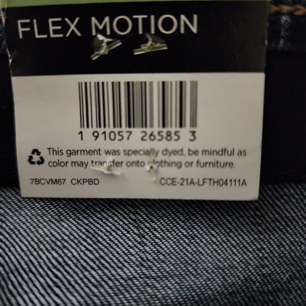Lee Mid Rise Regular Fit Capri - Picture 5 of 5